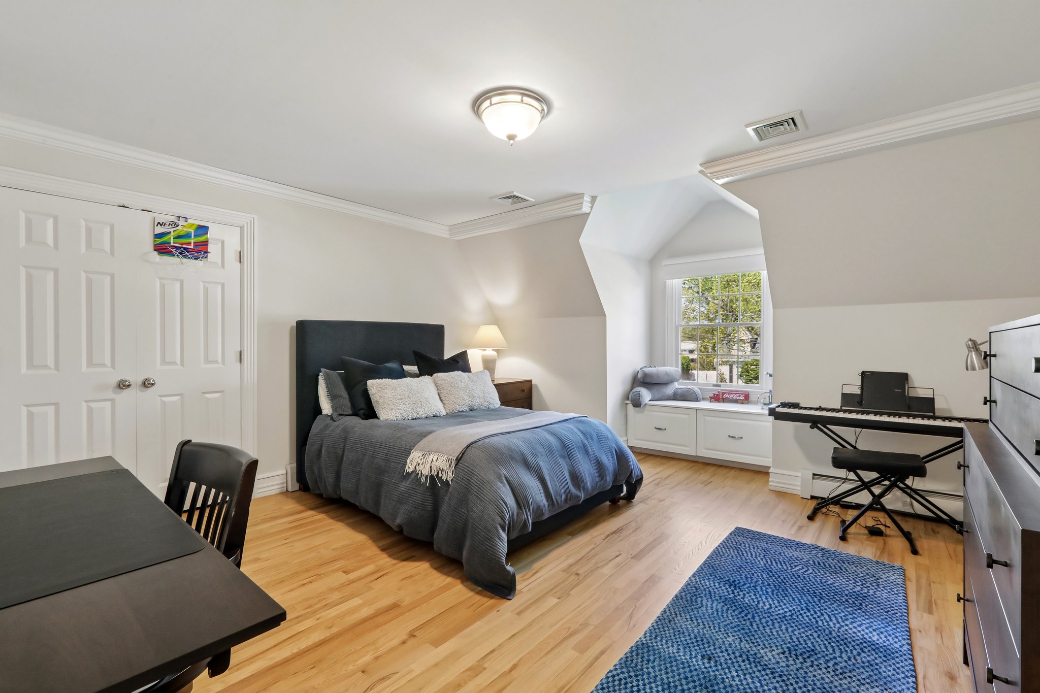 Drury Ln-S2204-055.jpg