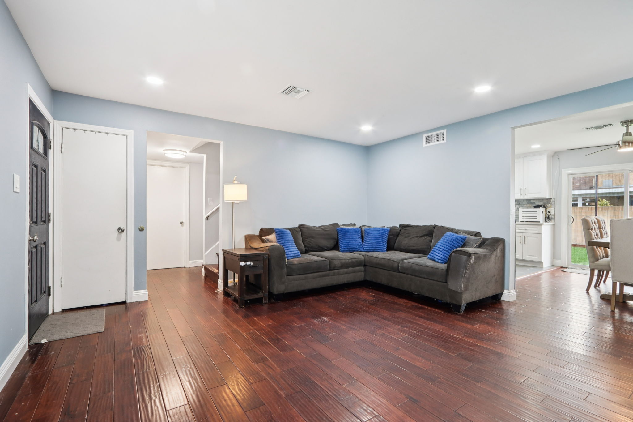 E 211th St-S0611-004