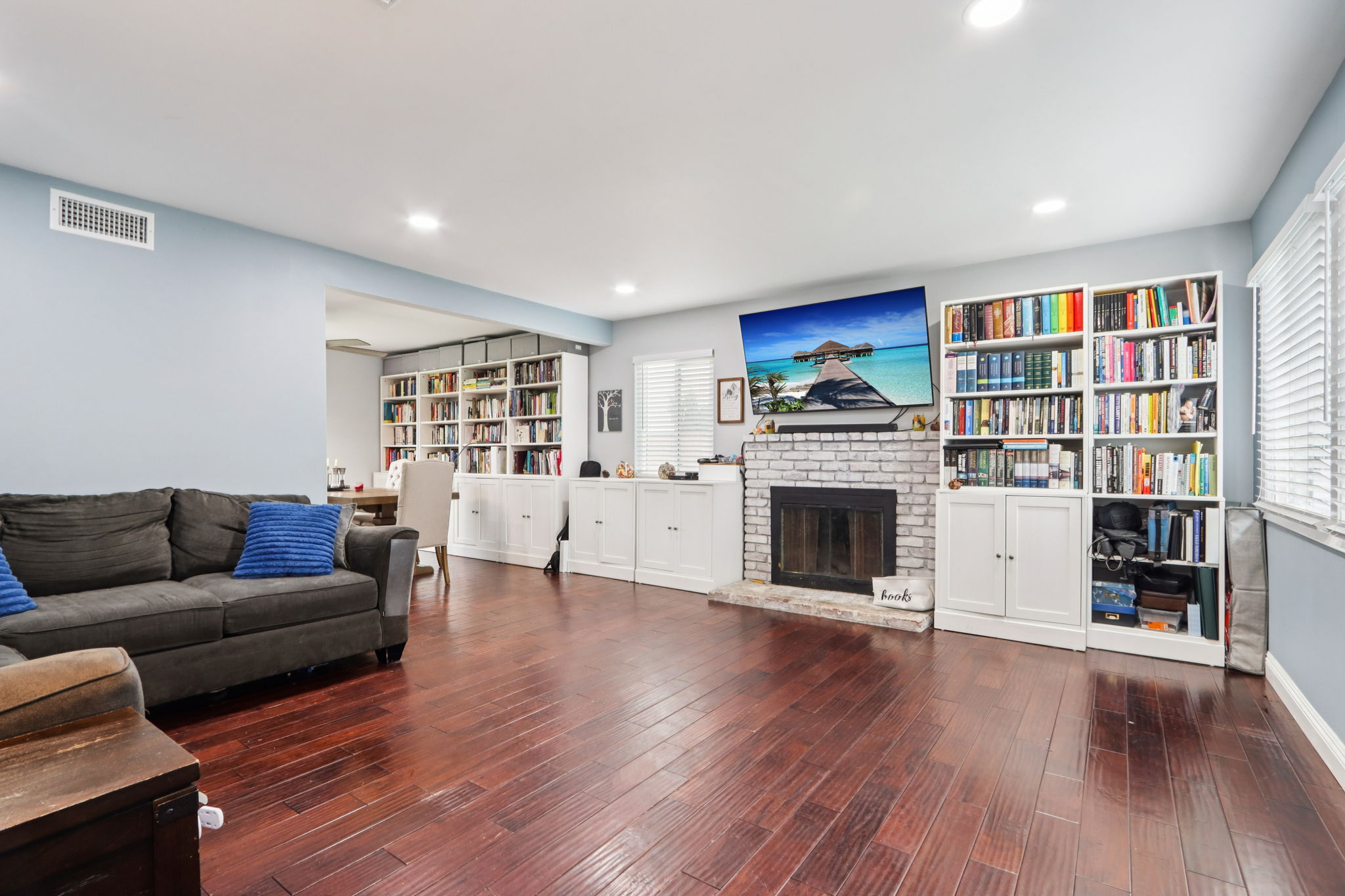 E 211th St-S0611-006