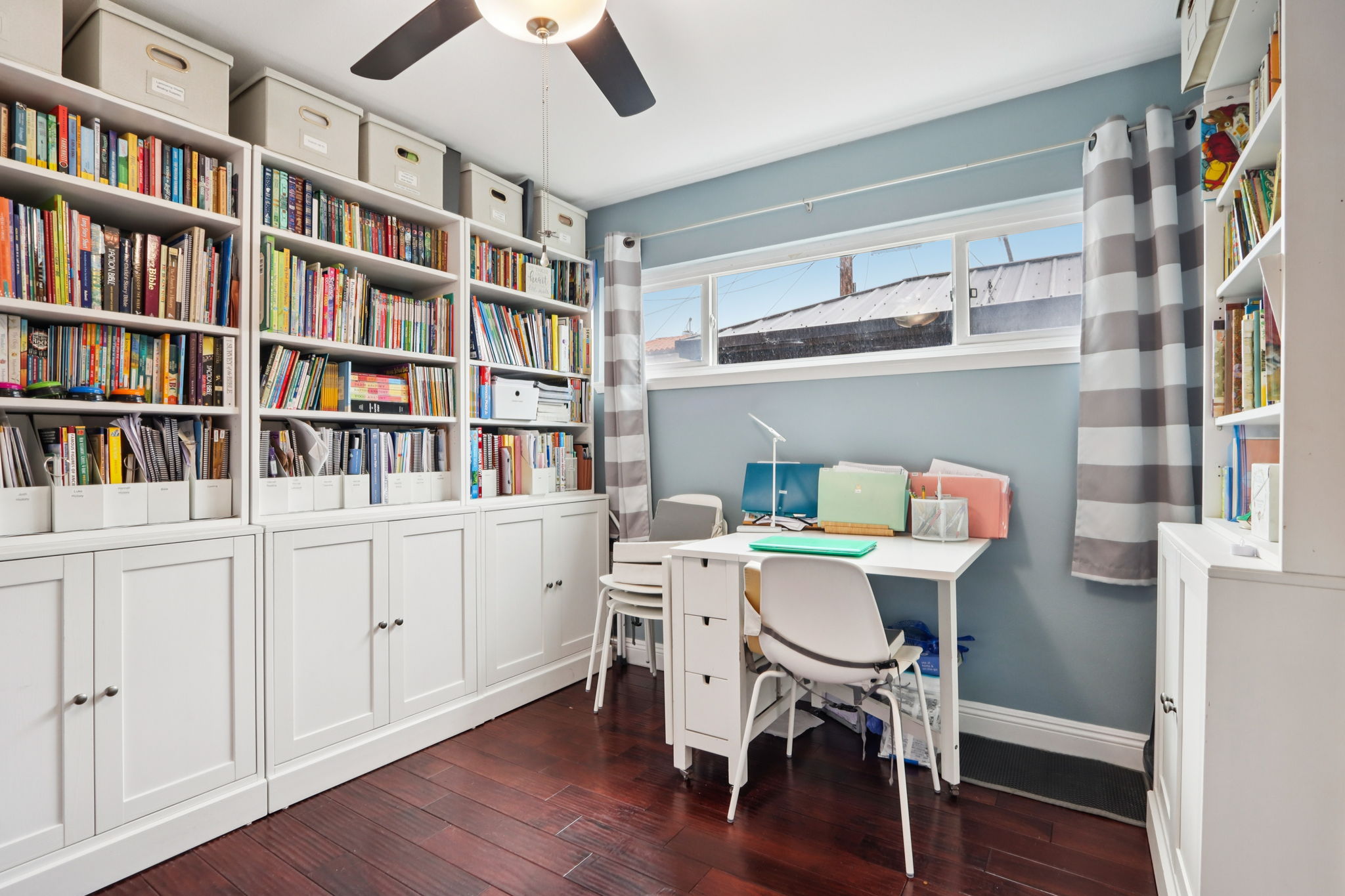 E 211th St-S0611-018