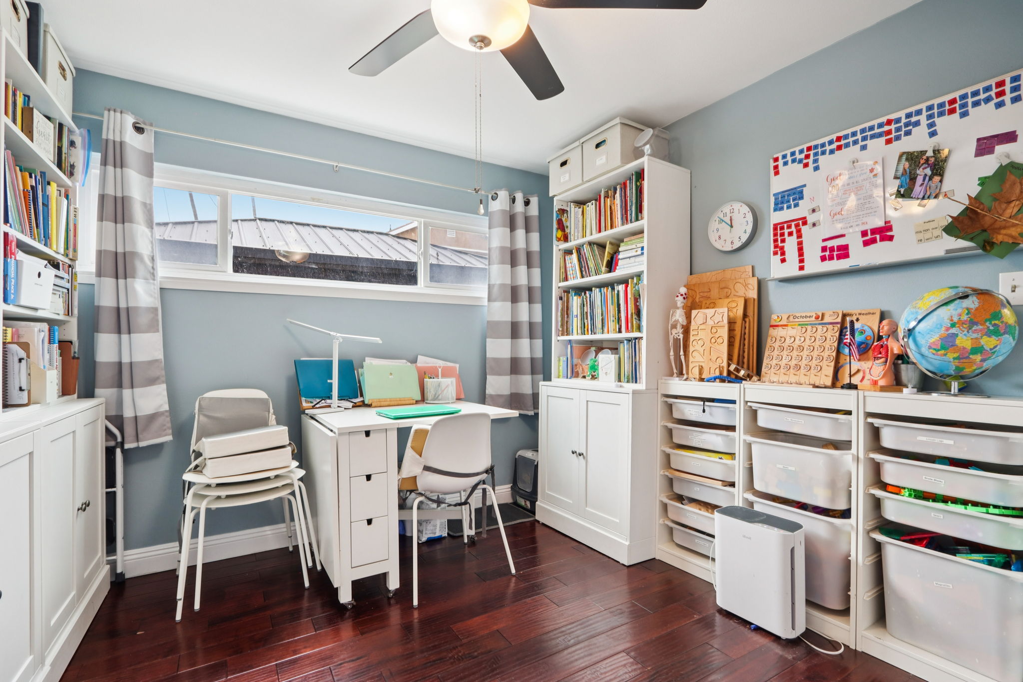 E 211th St-S0611-019