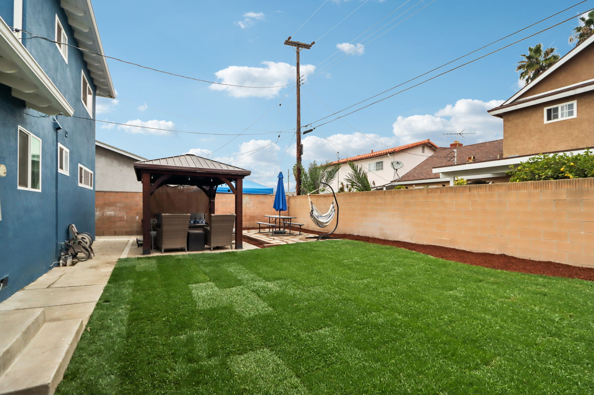 E 211th St-S0611-020