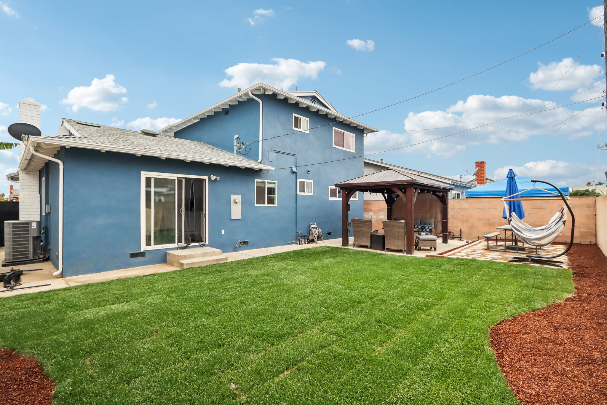 E 211th St-S0611-021