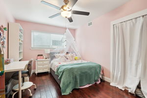 E 211th St-S0611-015
