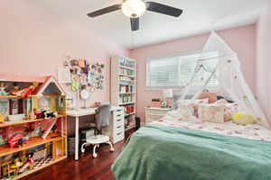 E 211th St-S0611-016