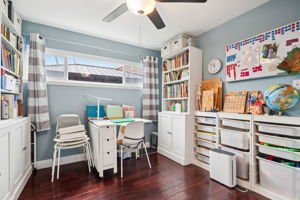 E 211th St-S0611-019