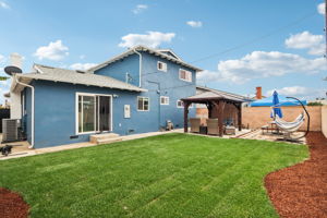 E 211th St-S0611-021