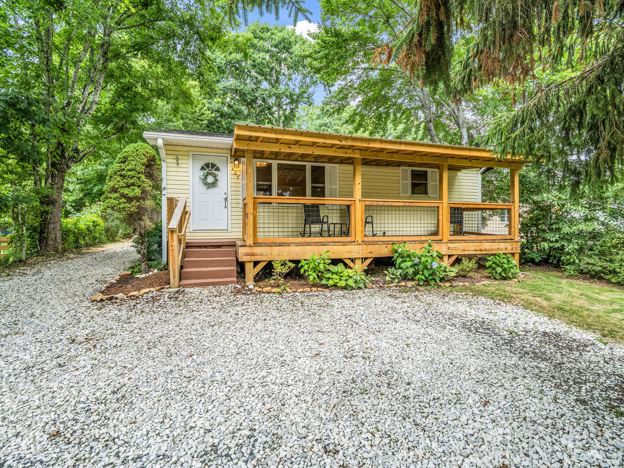 407-Hiawassee-Ave-Black-Mountain-NC-02