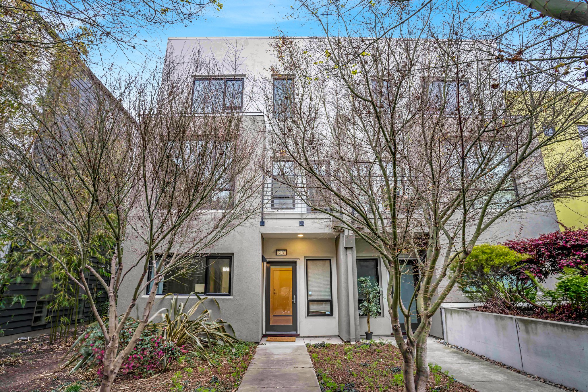 407 Palisade Dr., Oakland, CA 94607 Spotlight Photography