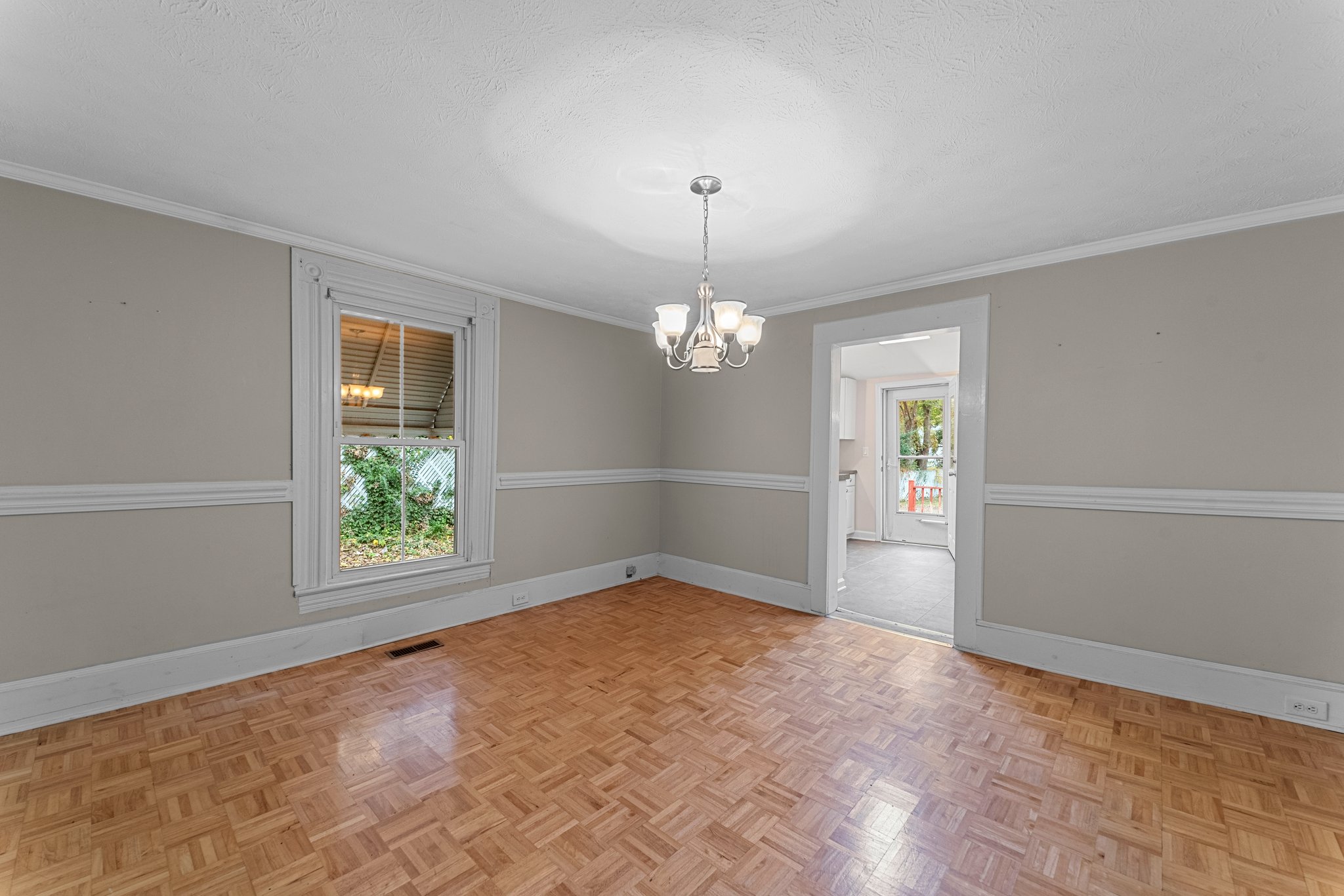 407 Poplar St, Graham, NC 27253, USA Photo 6