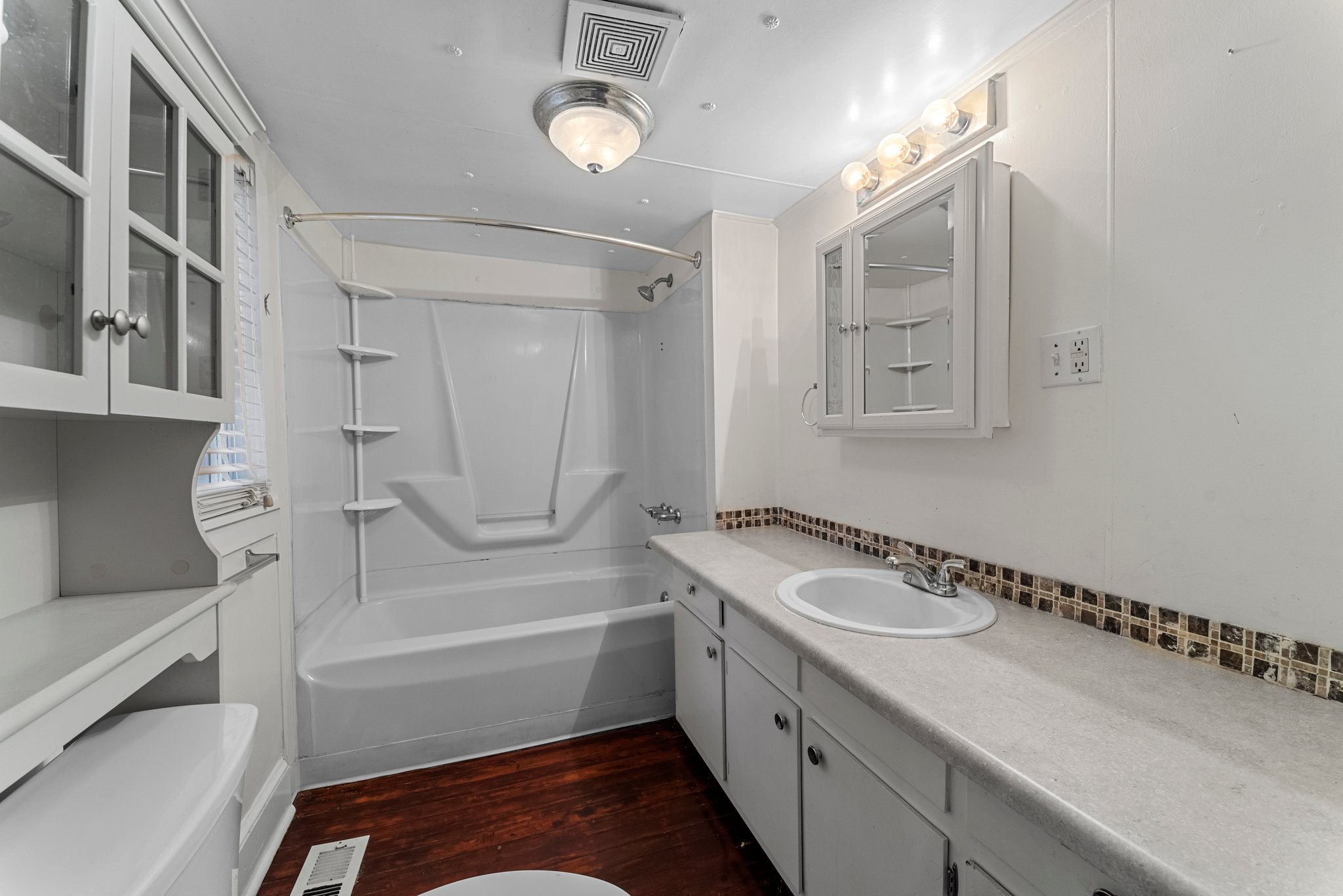 407 Poplar St, Graham, NC 27253, USA Photo 15