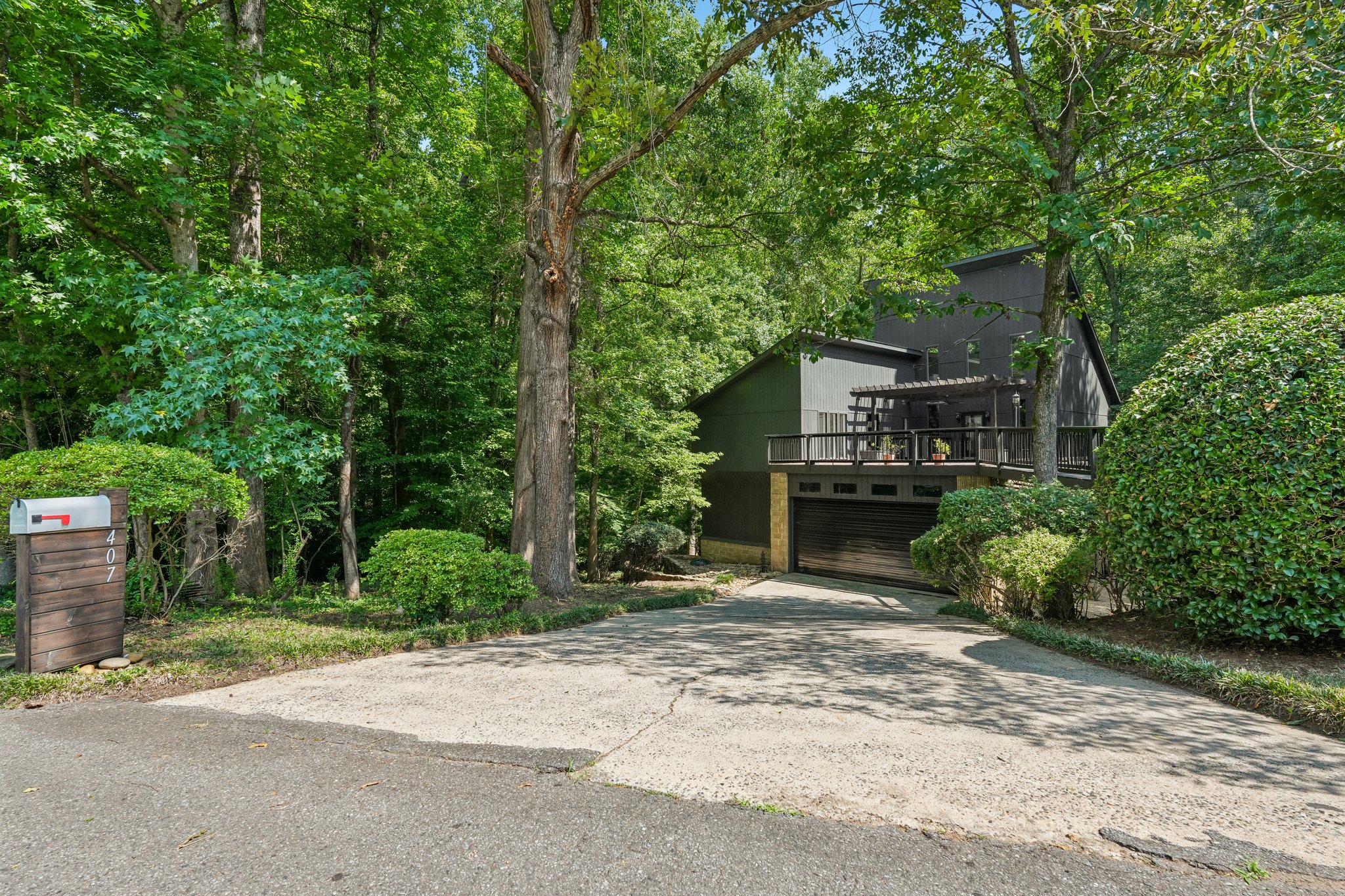 Robinwood Dr-S2907-002.jpg