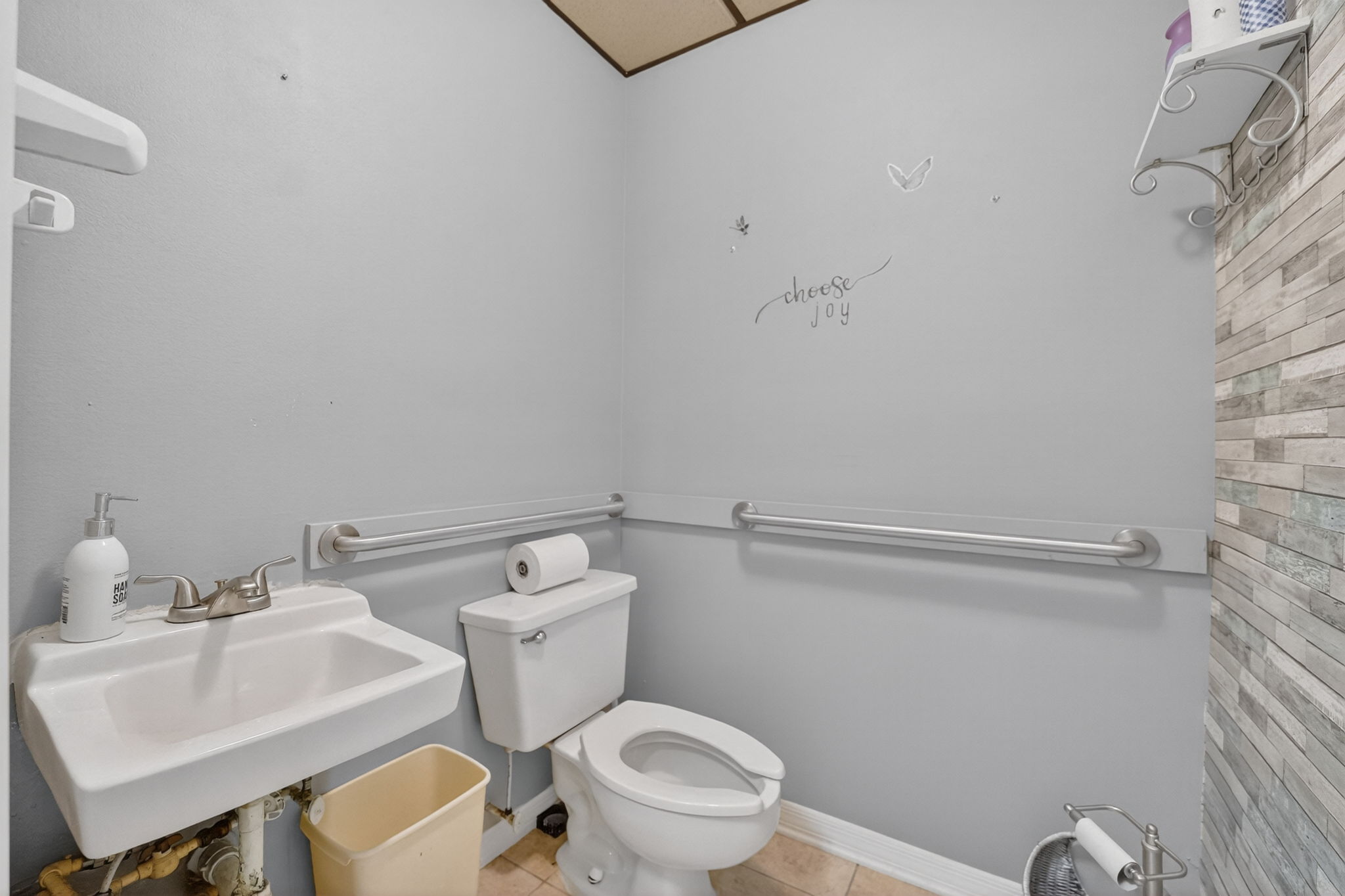  Photo 17