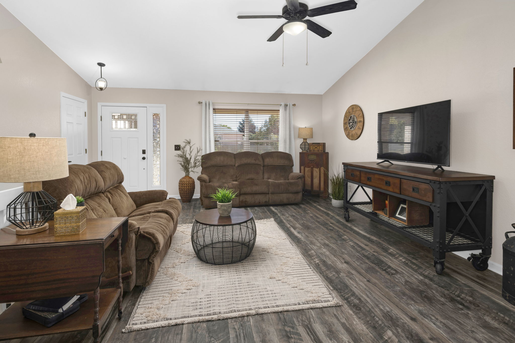 Great Layout for Entertaining Guests