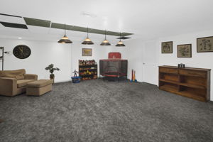 Huge Finished Basement (Bring Your Pool Table)