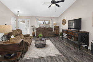 Great Layout for Entertaining Guests