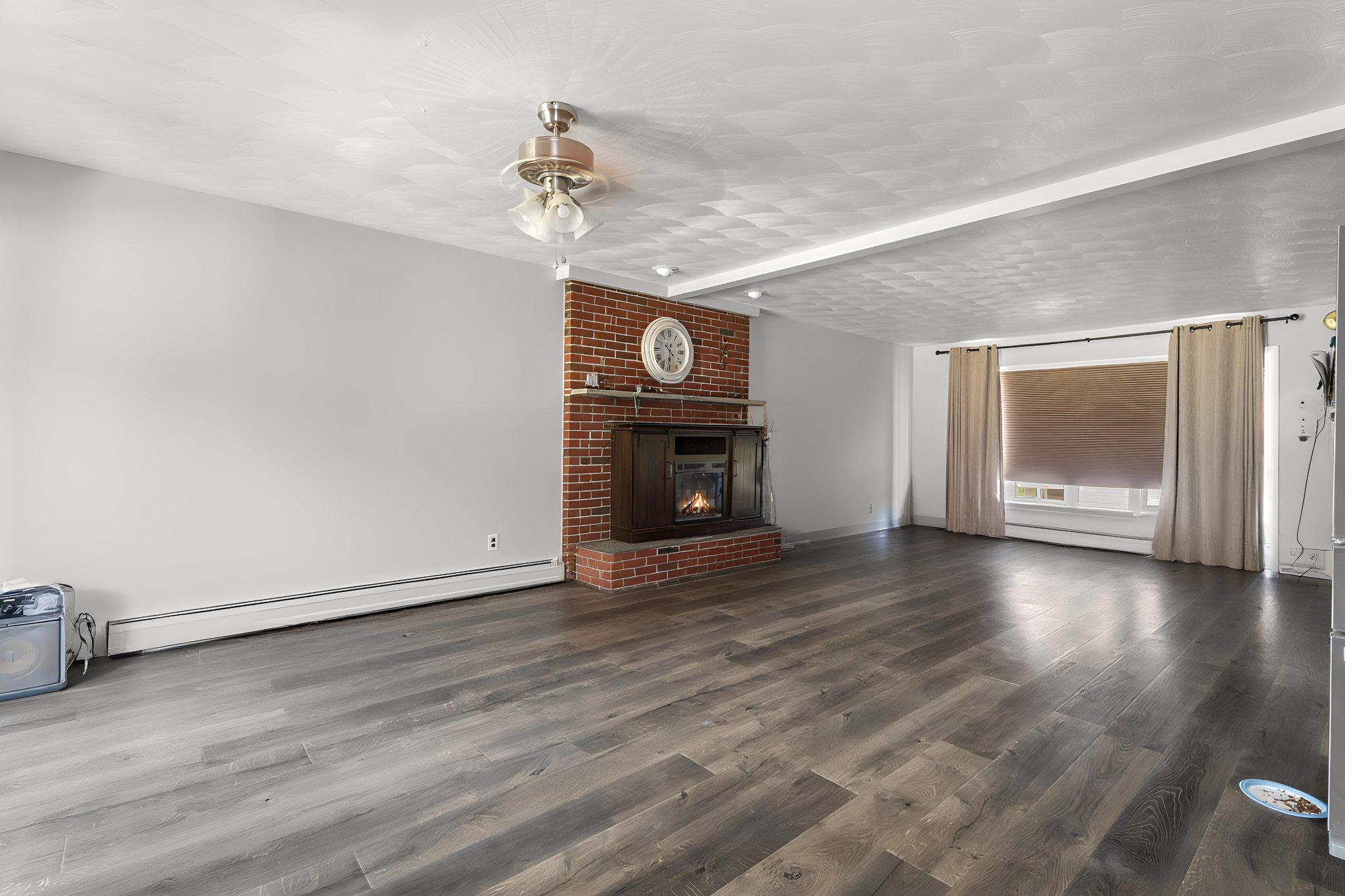 VIRTUALLY Manipulated furniture removed