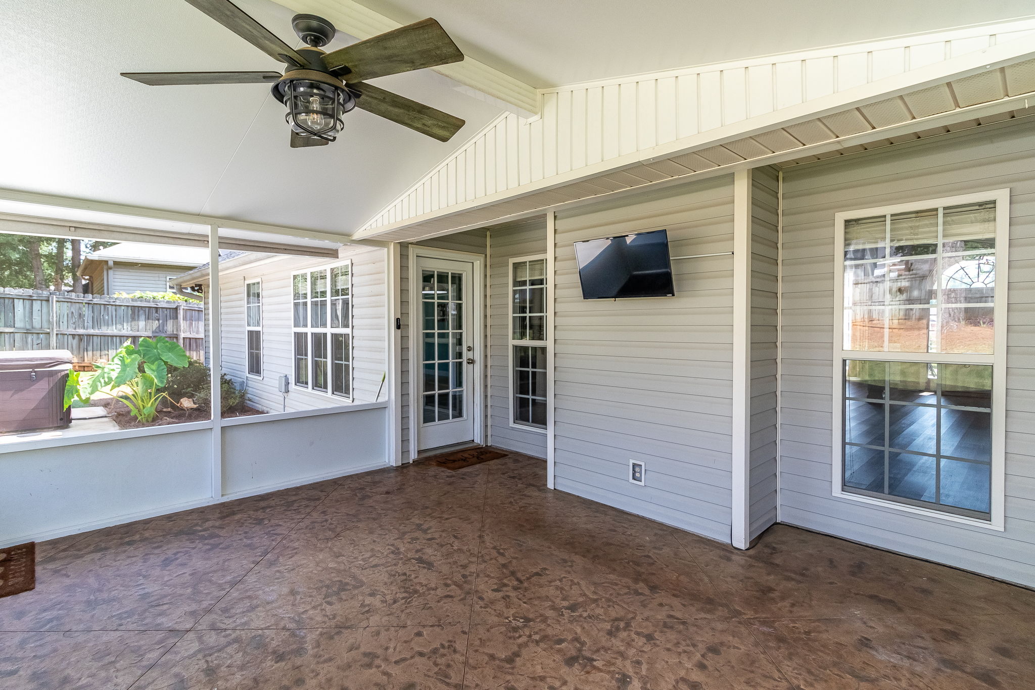 Screened-in Porch