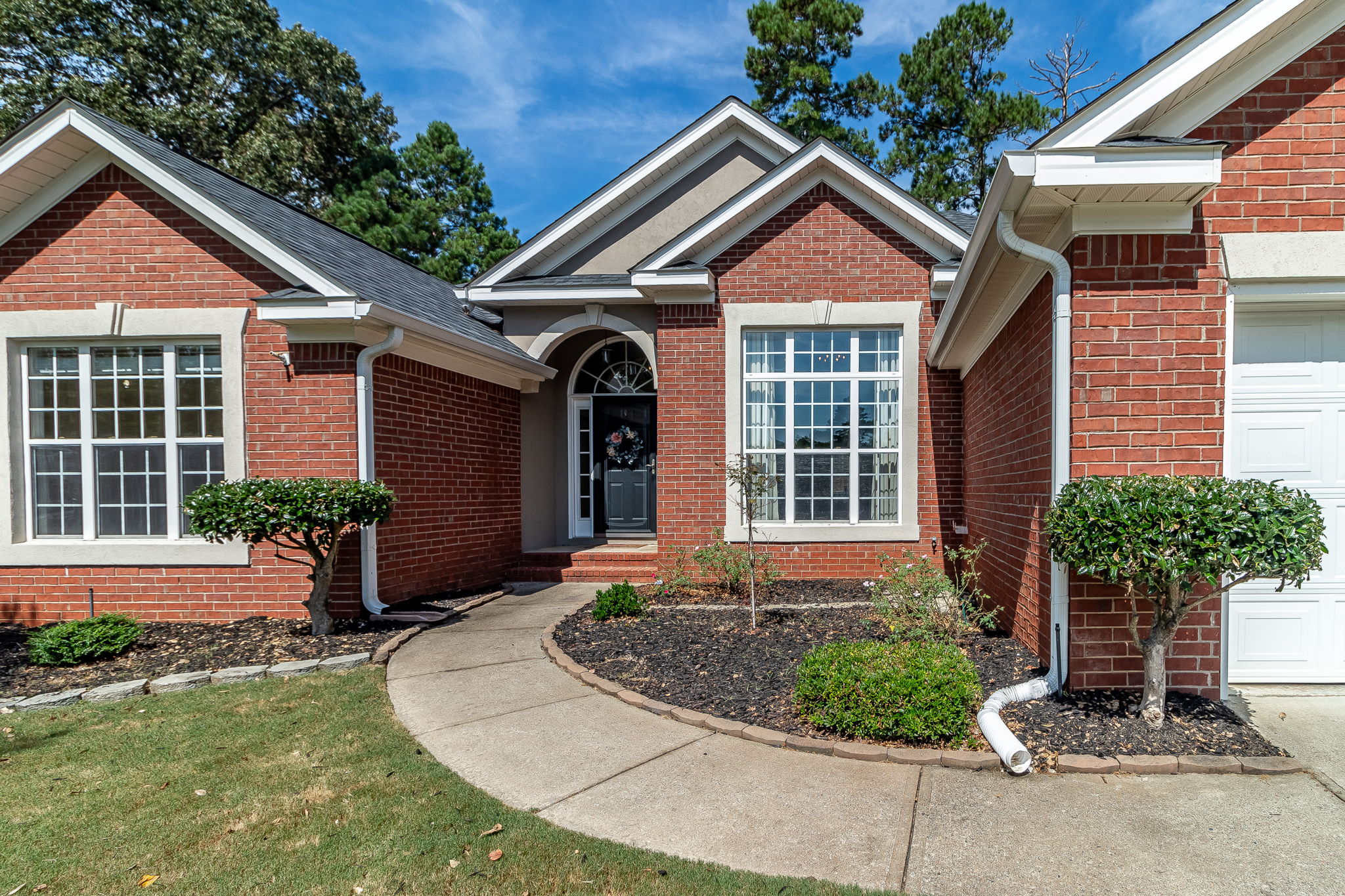 Front Porch/Entrance