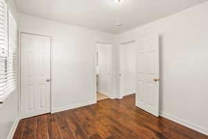 W 107th St-S2208-010.jpg
