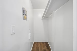 W 107th St-S2208-012.jpg