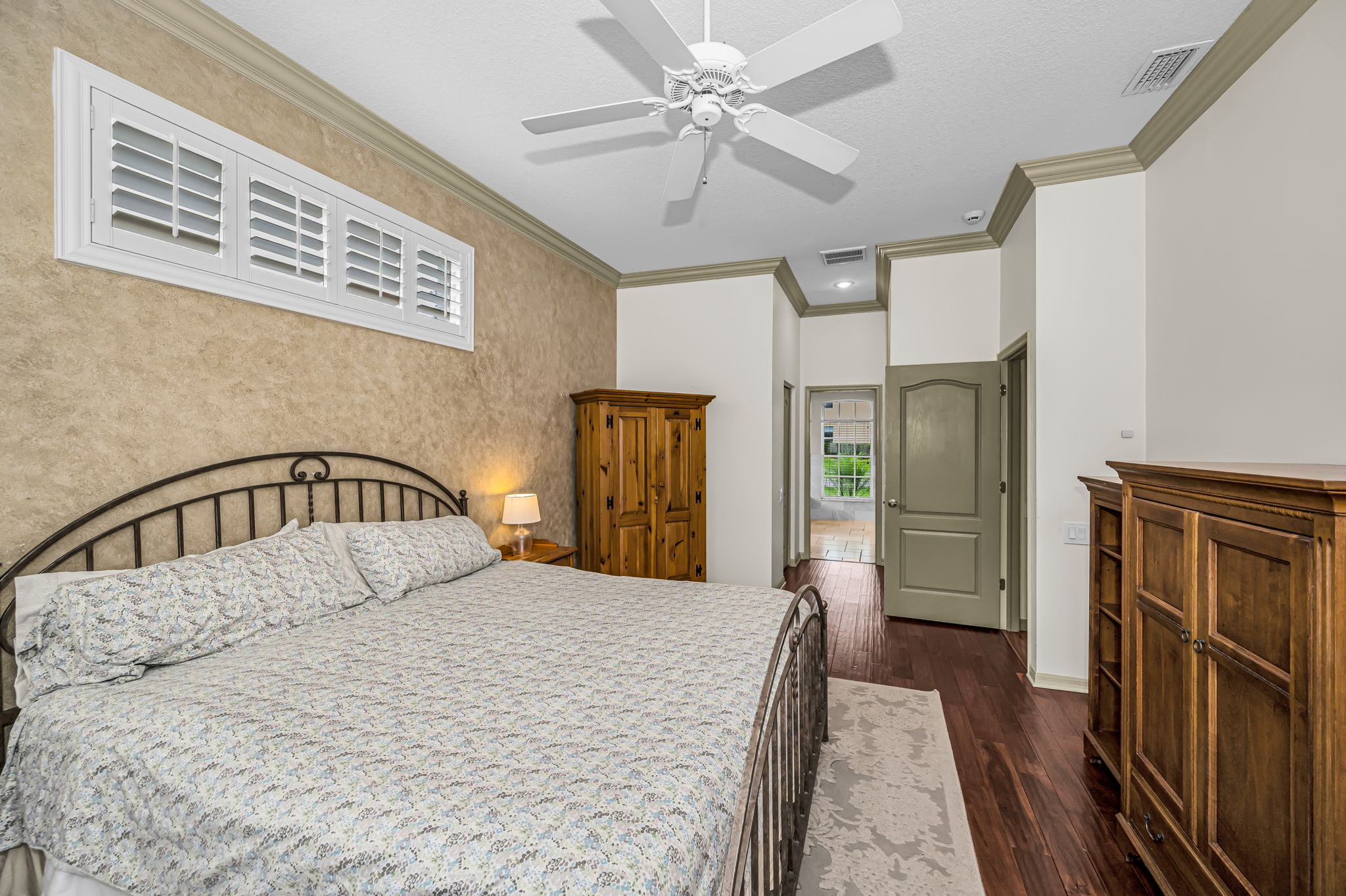 Primary Bedroom1b