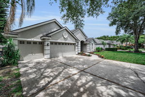 Front Exterior4