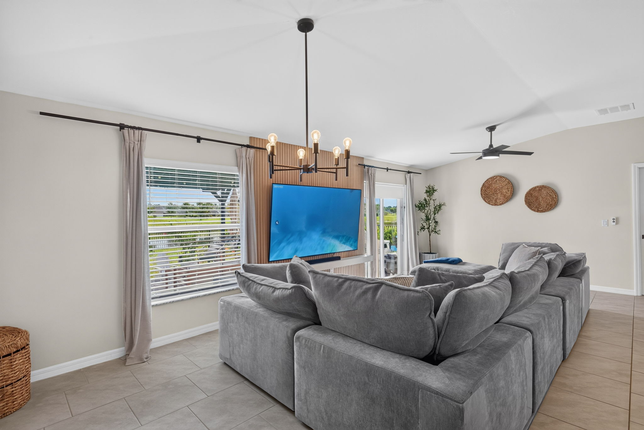 Living Room 4 of 4