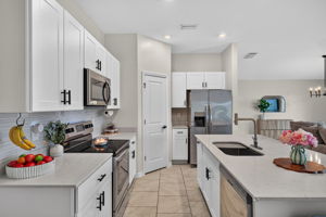Kitchen 3 of 5