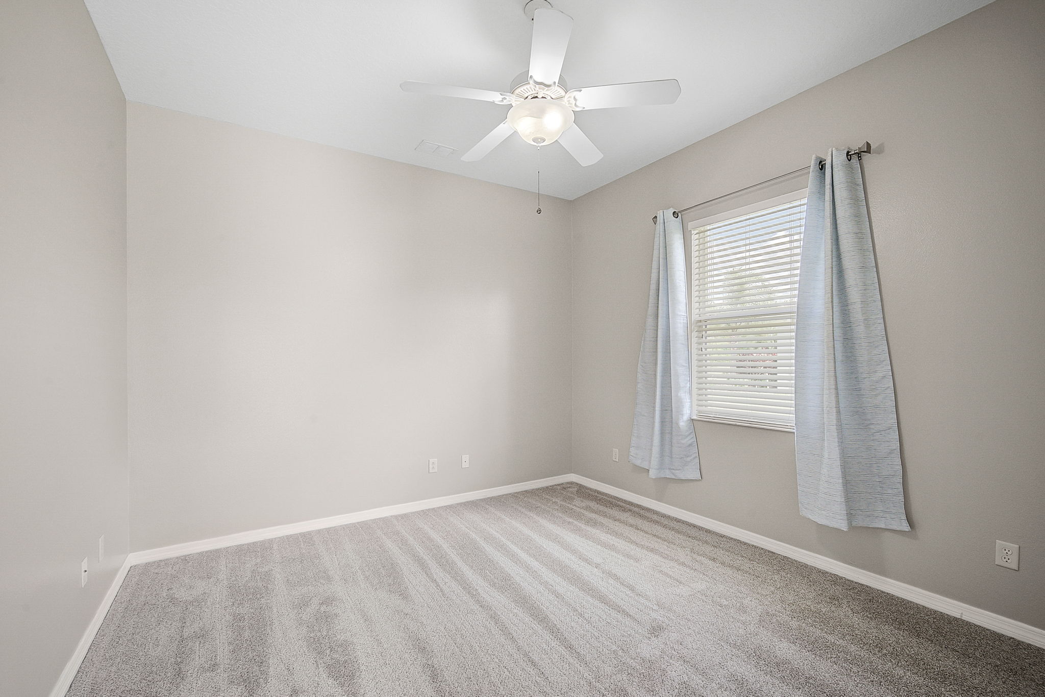 409 148th Ct NE-19