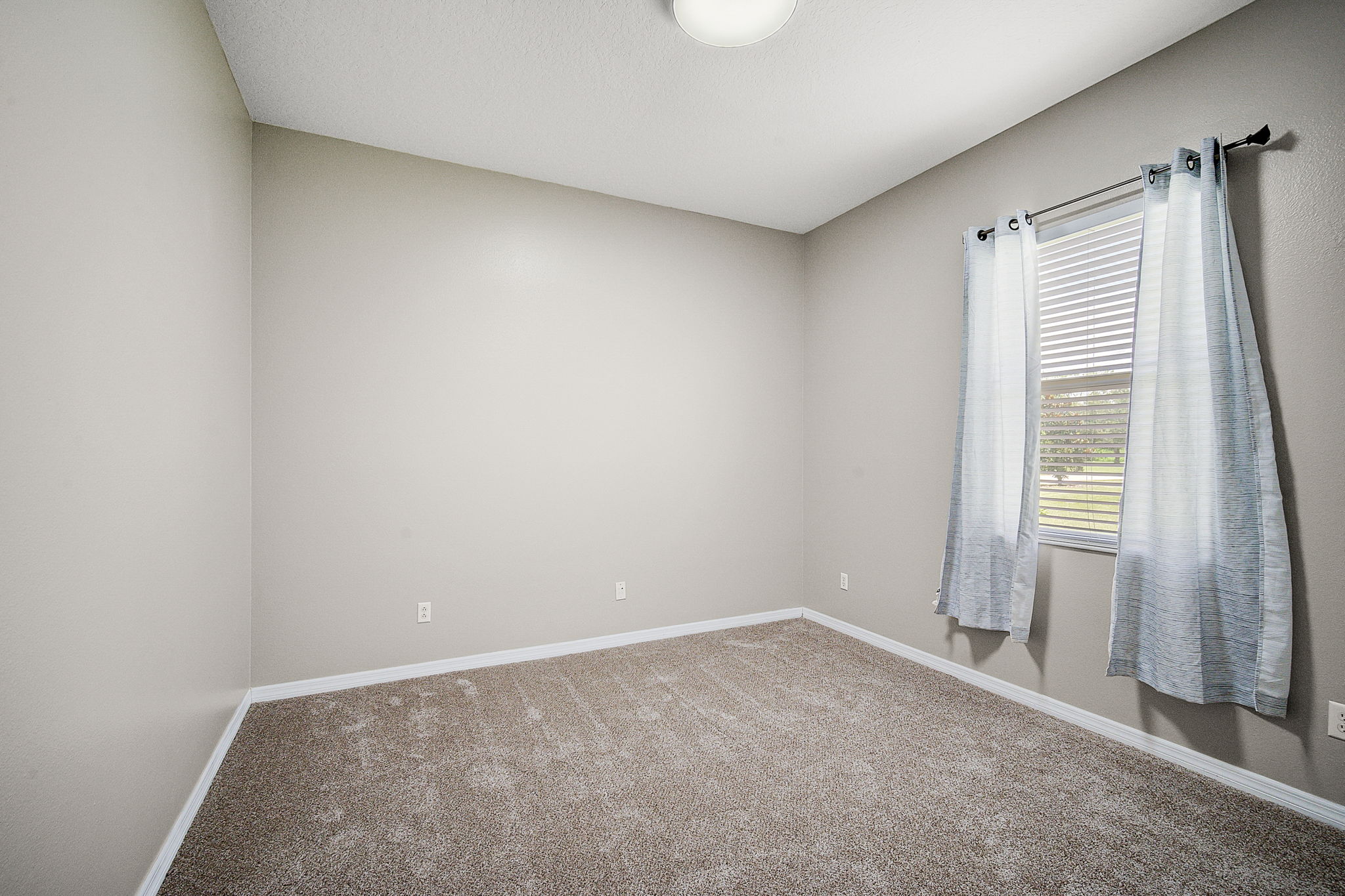 409 148th Ct NE-23