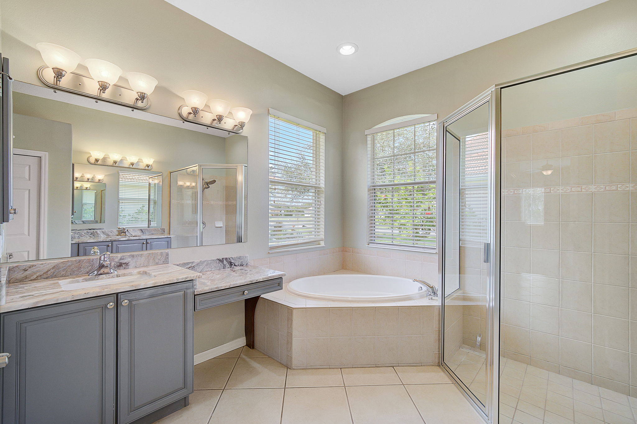 409 148th Ct NE-27