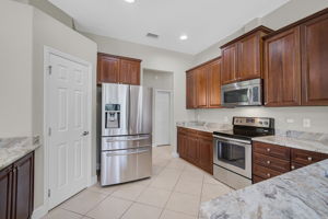 409 148th Ct NE-12