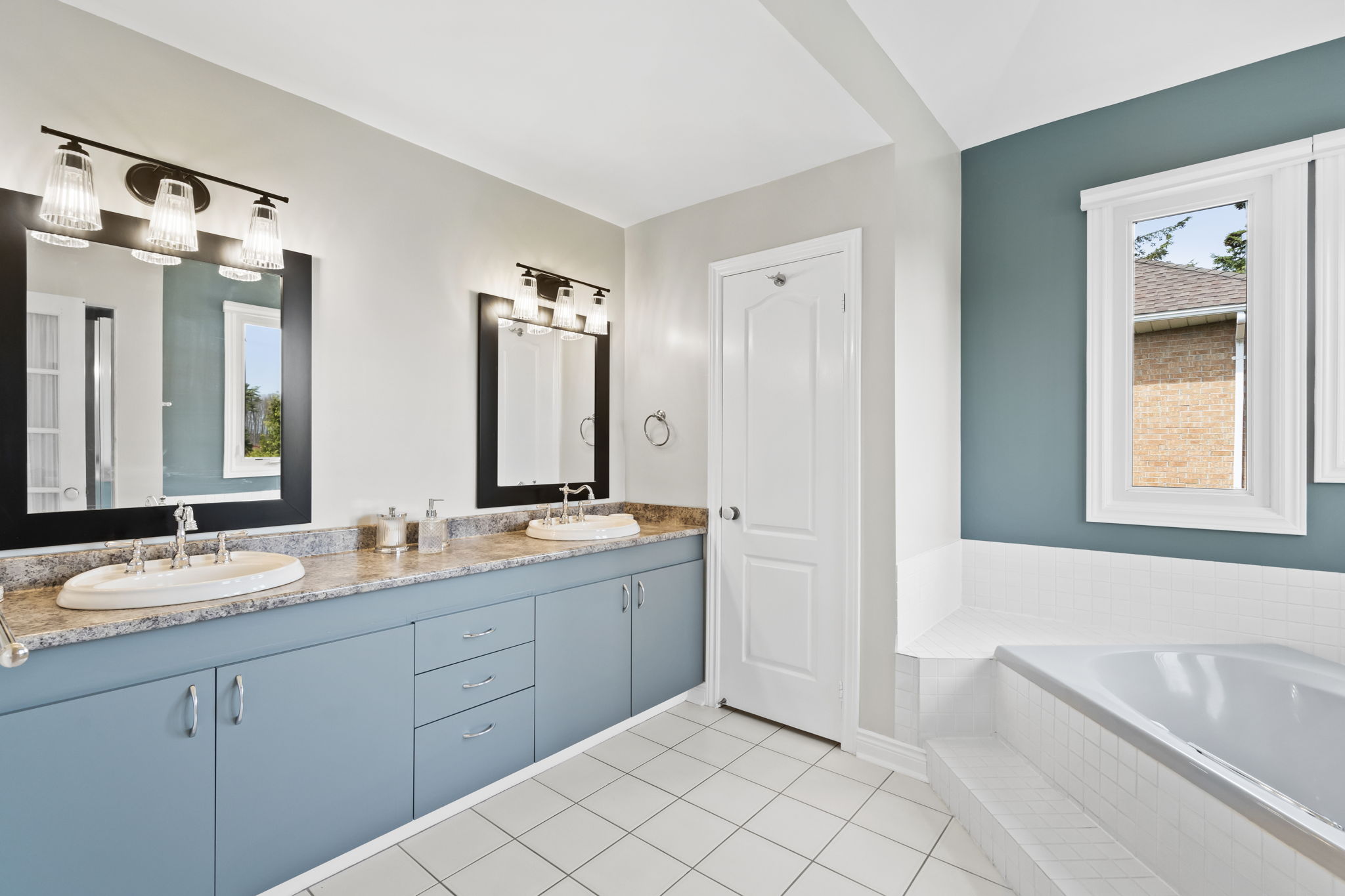 Primary Bathroom - 4pc