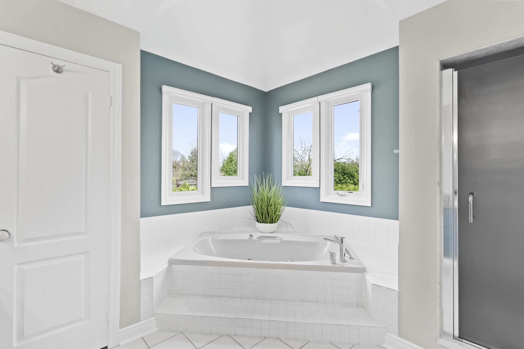 Primary Bathroom - jacuzzi tub