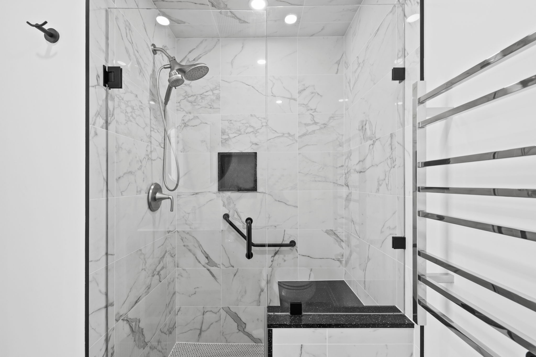 Studio Apartment - bathroom heated floors, walk-in shower & bench