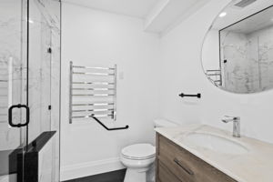 Studio Apartment - bathroom heated towel rack