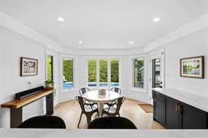 Kitchen - eat in area