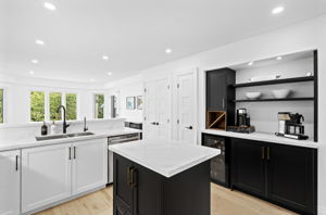 Kitchen & Coffee/Beverage station