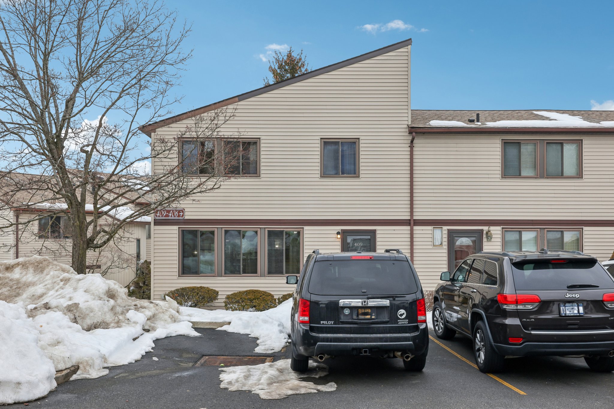 Country Club Ln-S1802-002.jpg