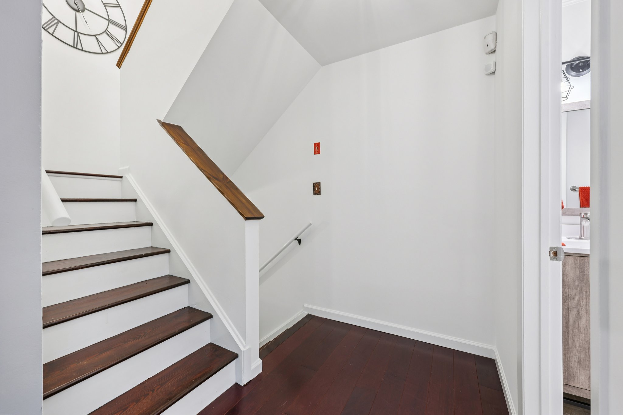 Country Club Ln-S1802-029.jpg