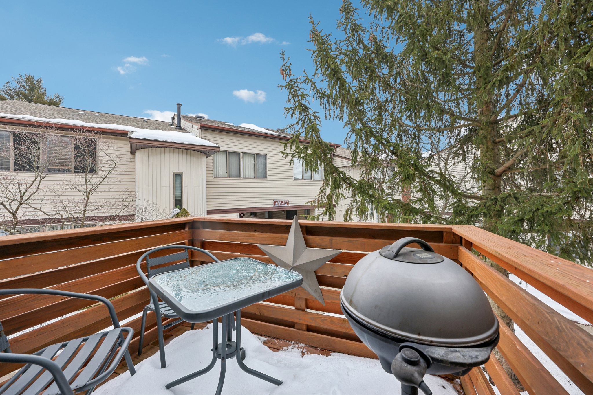 Country Club Ln-S1802-031.jpg