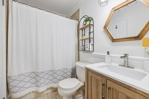 Country Club Ln-S1802-022.jpg