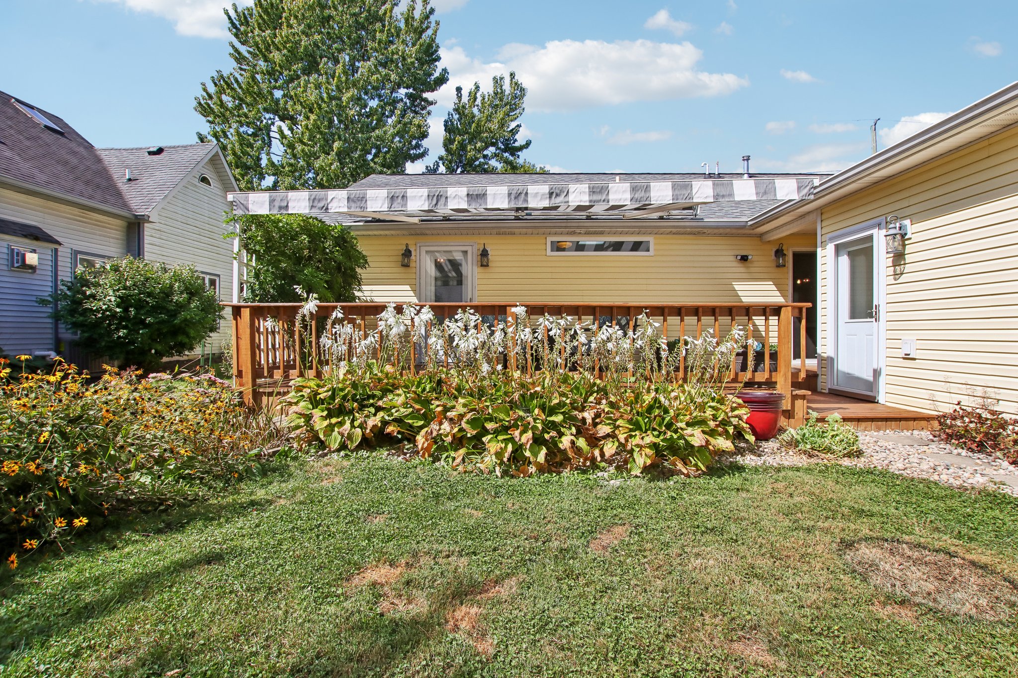 N Merrill St-S0809-043.jpg