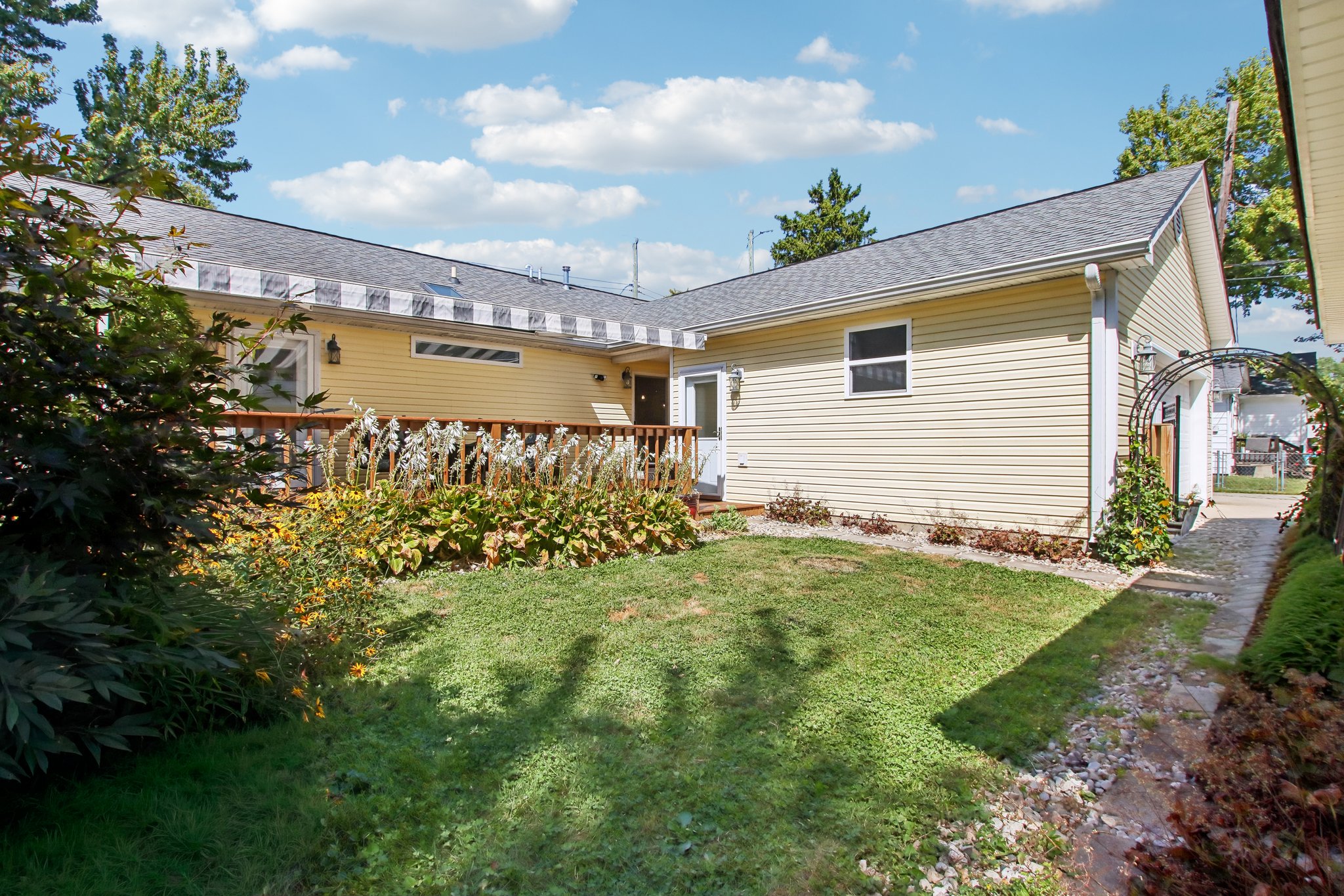 N Merrill St-S0809-046.jpg