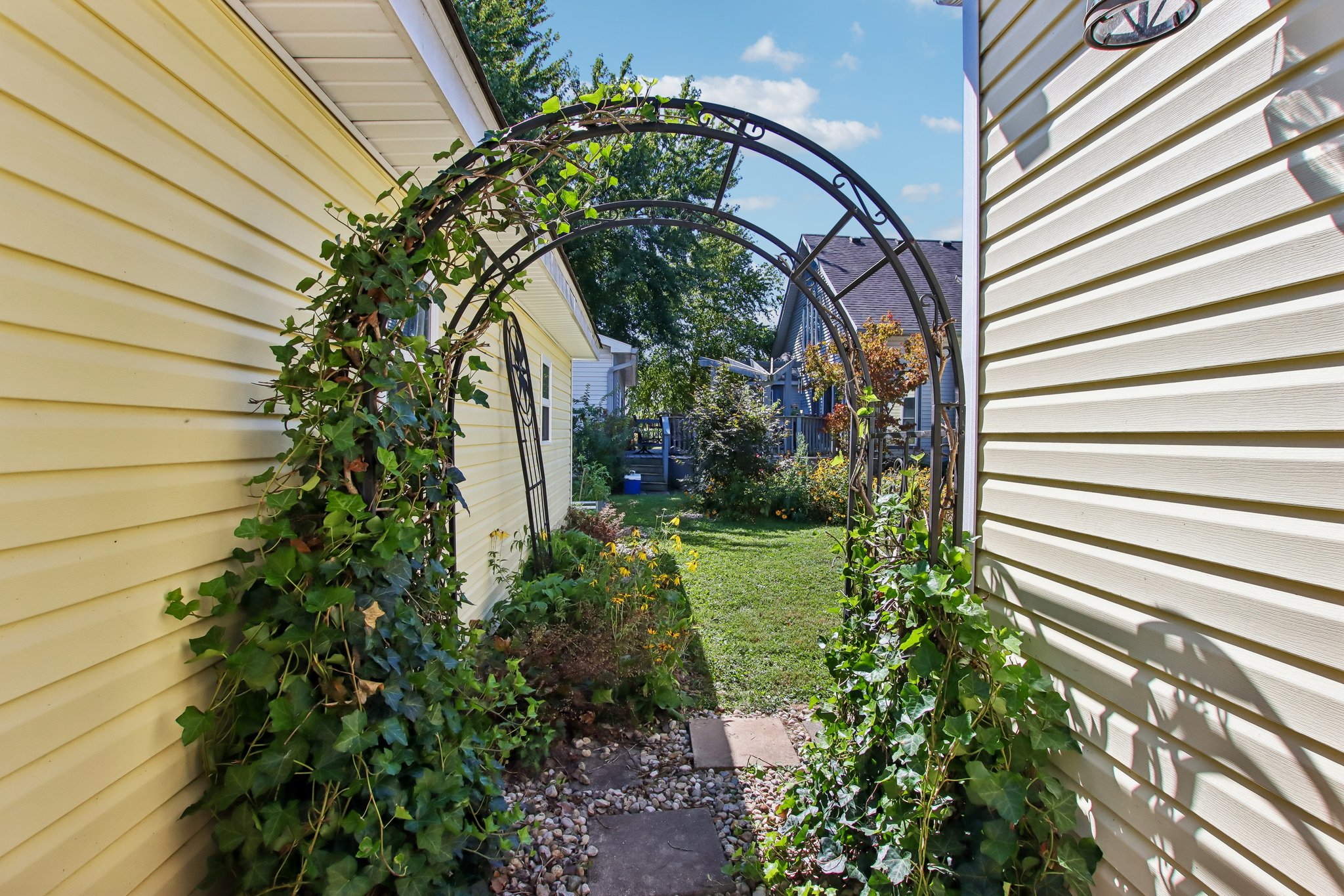 N Merrill St-S0809-047.jpg