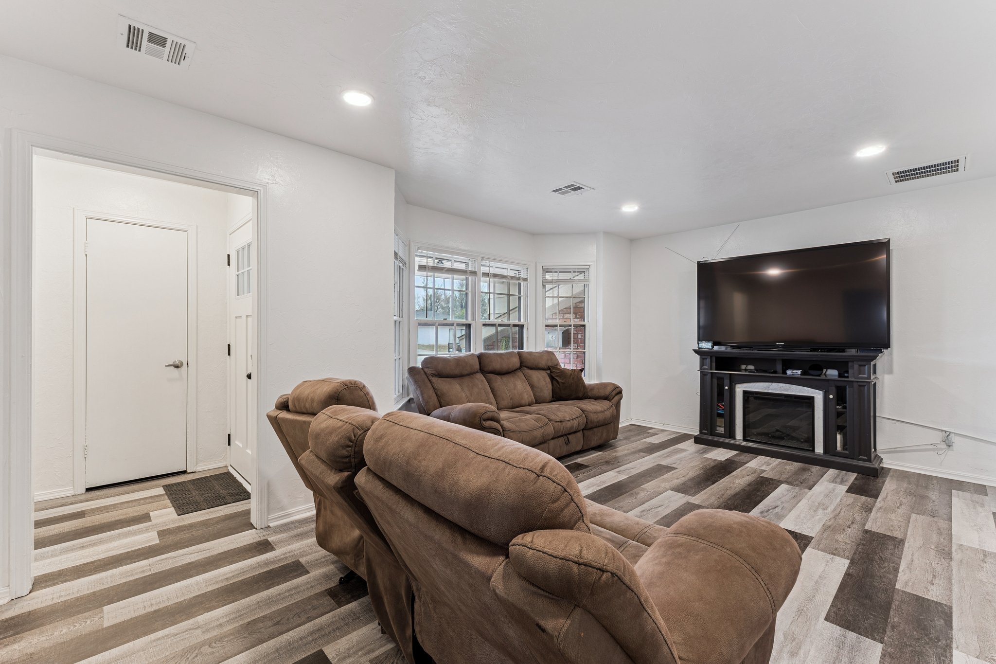 409 NE 60th St_007.jpg