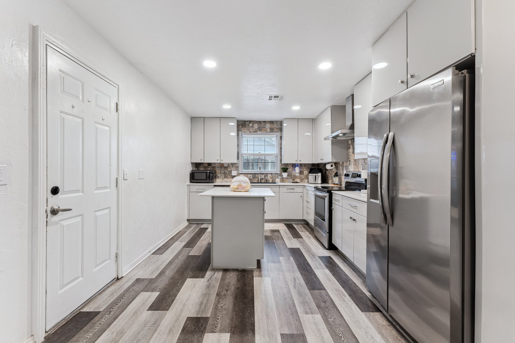 409 NE 60th St_013.jpg