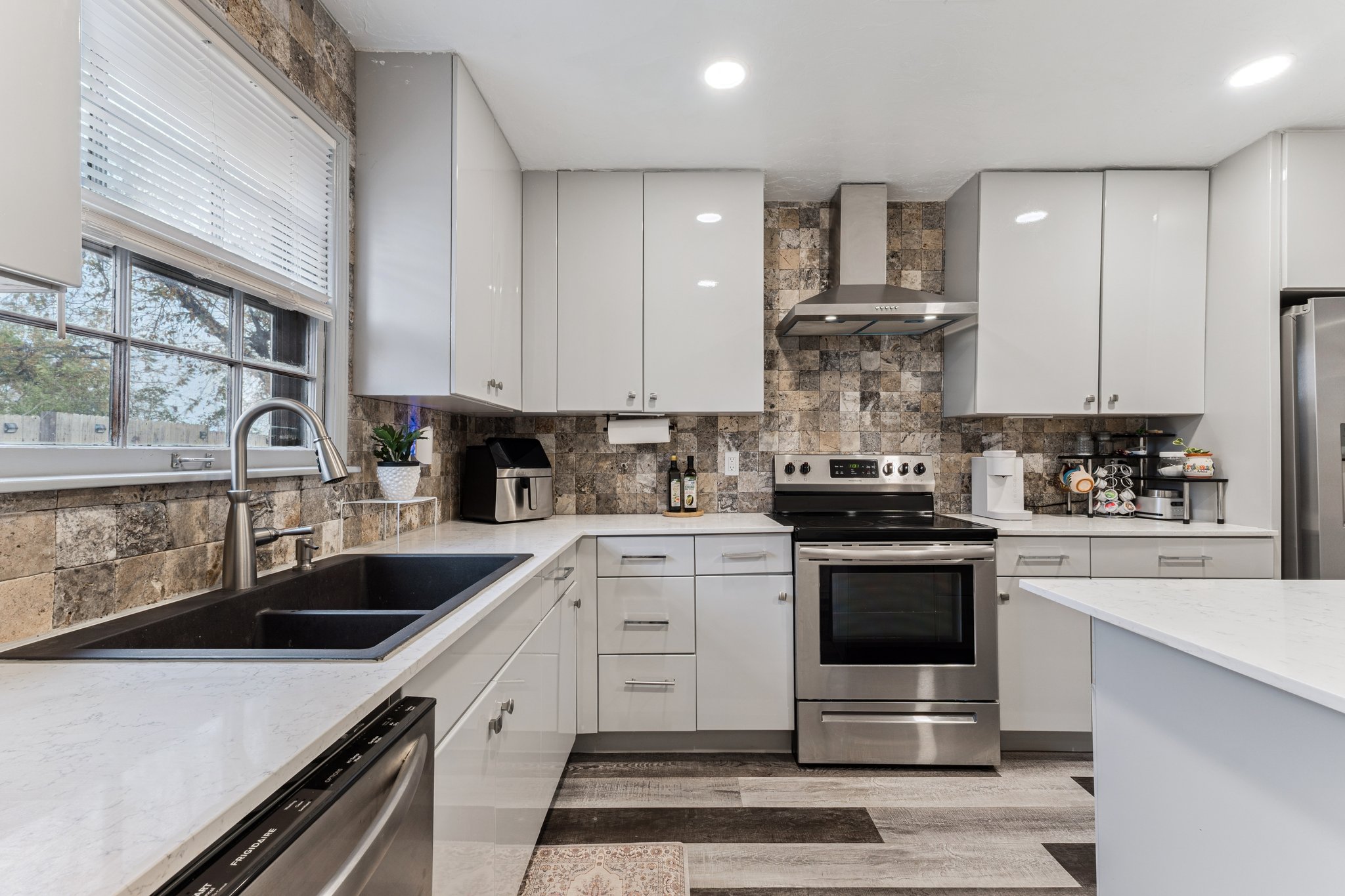 409 NE 60th St_021.jpg