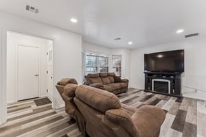 409 NE 60th St_007.jpg